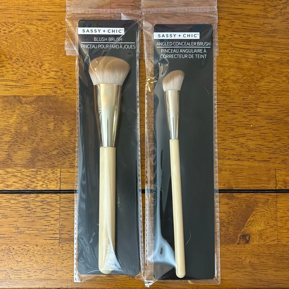 3 Bundled Brushes: Foundation, Blush, & Angled Concealer brushes.